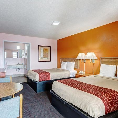 Regency Inn Fayetteville Bagian luar foto